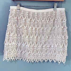 BB Dakota cream eyelet lined mini skirt size 4 side zip closure